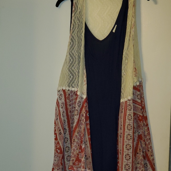 Top - Picture 2 of 2